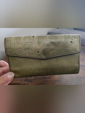Vintage Olive Green Floral Embossed Leather Wallet .